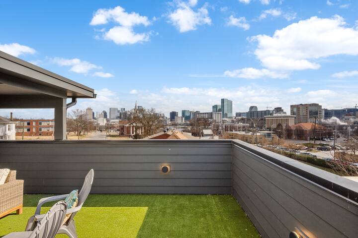 Modern New Home, Big Roofdeck, Minutes to Downtown gallery image 5