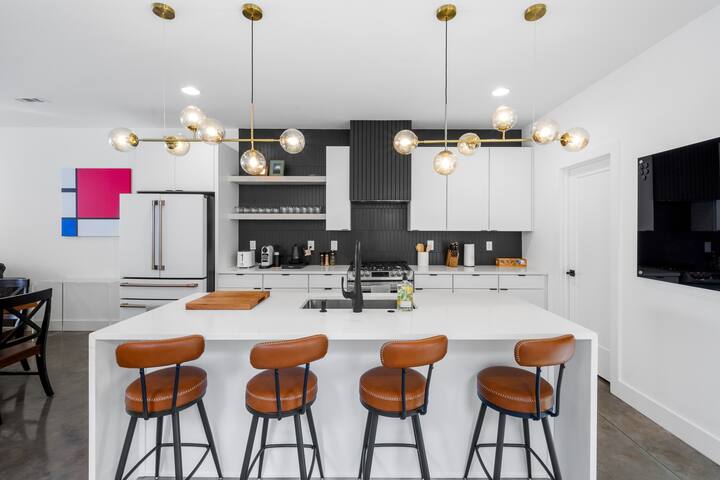 Modern New Home, Big Roofdeck, Minutes to Downtown gallery image 4