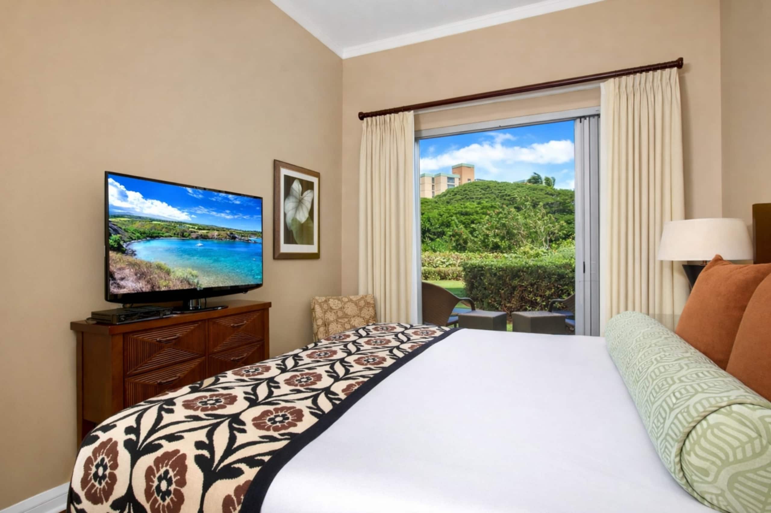Condo in Lahaina · ★4.8 · 2 bedrooms · 3 beds · 1 bath - Image 12