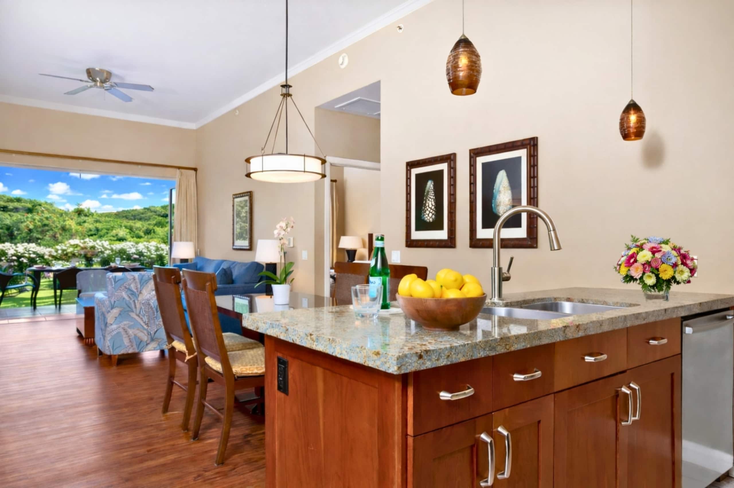 Condo in Lahaina · ★4.8 · 2 bedrooms · 3 beds · 1 bath - Image 56