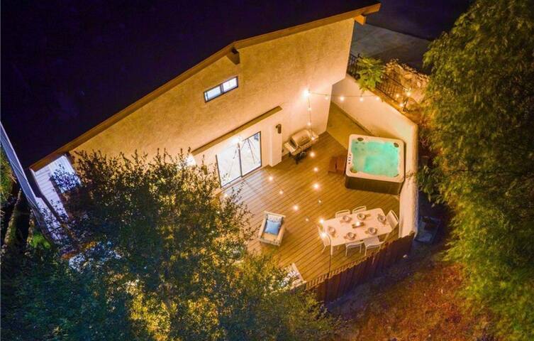 Hills house w/views and hot tub gallery image 2