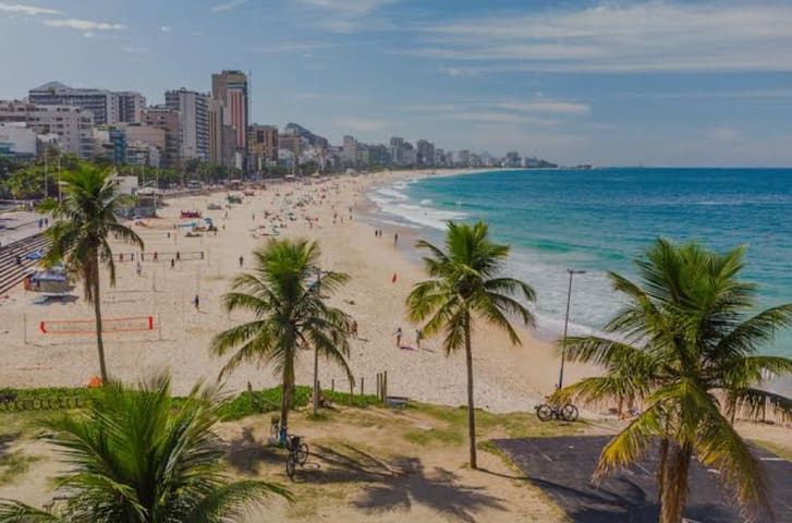 Cobertura Triplex Leblon Alto Nível Praia e Praça gallery image 3