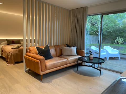 Popular Airbnb listing: Morning Star Studio A in Queenstown Centre