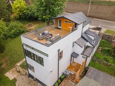 Skyline Rooftop Vista Downtown at SouthGate House