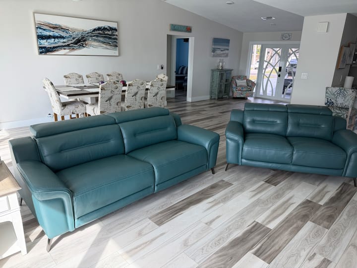 Bayview Waterfront Pool Home Pet Friendly - Redington Beach, FL