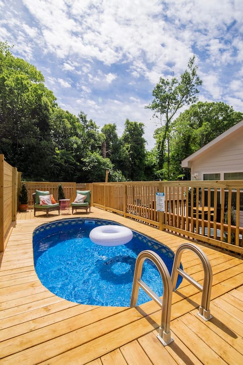 Top Airbnb: Venetian: Pool, Hot Tub, Sauna, & Cold Plunge in Belmont