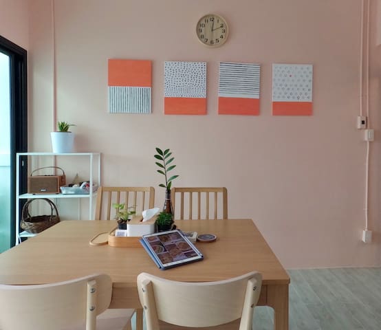 Lively & Peaceful Home in Song Wat/Chinatown gallery image 4