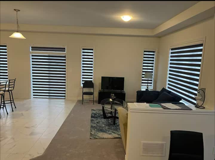 4 Bedroom, Comfort And Privacy For Travel Vacation - Brantford
