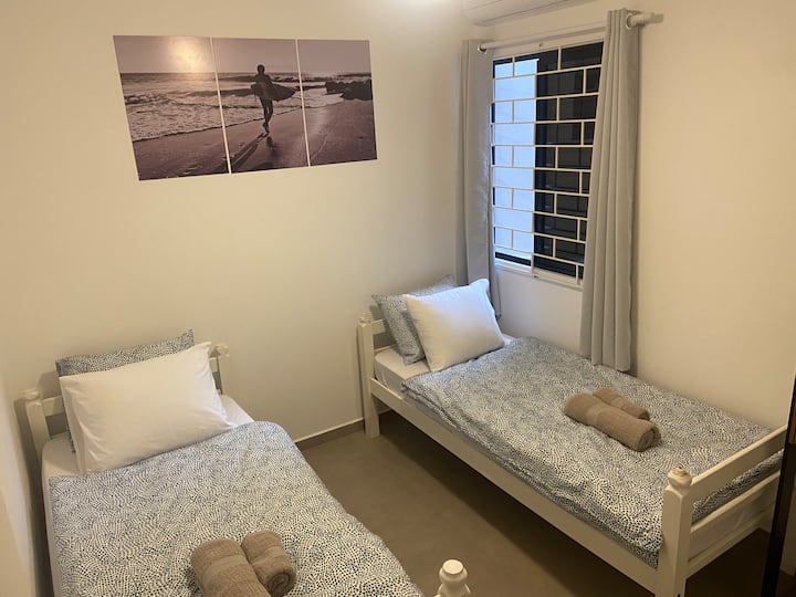 สำหรับเตียงเดี่ยวสองเตียงที่นอน 78x190 เครื่องนอนเต็มรูปแบบ (2 pucks ต่อเตียง/endredon/ผ้าปูที่นอน/ผ้ารองกันเปื้อนที่นอนและปลอกหมอน) เครื่องปรับอากาศพัดลมเพดานตู้พร้อมไม้แขวนเสื้อ 