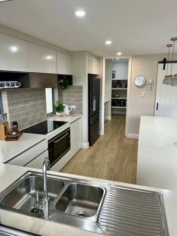 Luxury Coastal Home + Ice Bath Experience gallery image 5