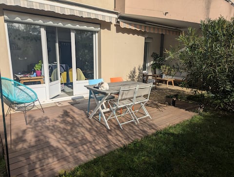 Cozy apartment with garden