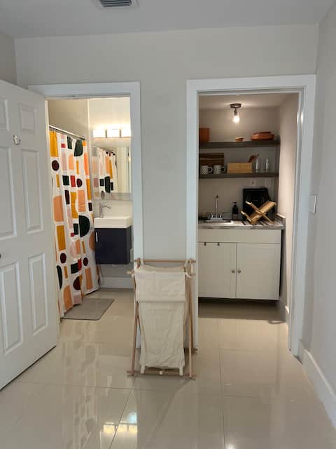 Popular Airbnb listing: Cozy & Airy Studio in the Heart of Miami in Roads