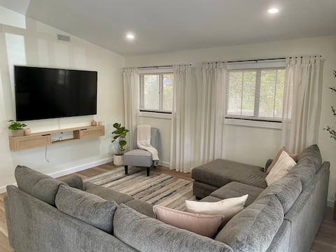 Successful Airbnb property: Wavy Navy - 2 Queen Beds - Centrally Located - KDH in Kill Devil Hills