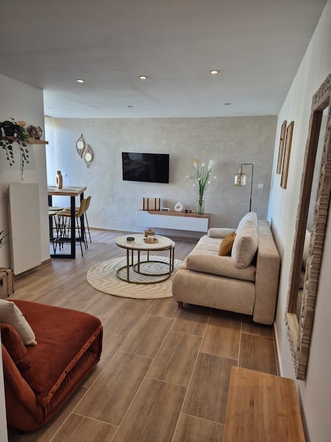 Top performing Airbnb: New Studio Esprit Déco by Del in Mauguio