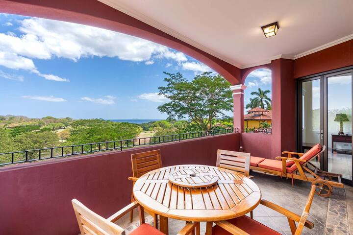 Renovated Oceanview Condo w/ Beach Club Access