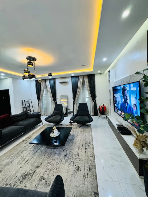 Spacious 3bed in V.I with home office and mini gym