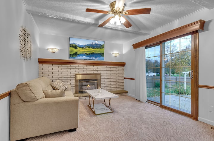 Private 3 Bedroom 1.5 Bath Home Sleeps 7 Depew Ny - Lancaster, NY