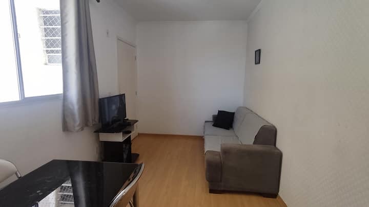 300 MB interneta
Prozor sa zaštitnom mrežom i zavjesom za zamračivanje 