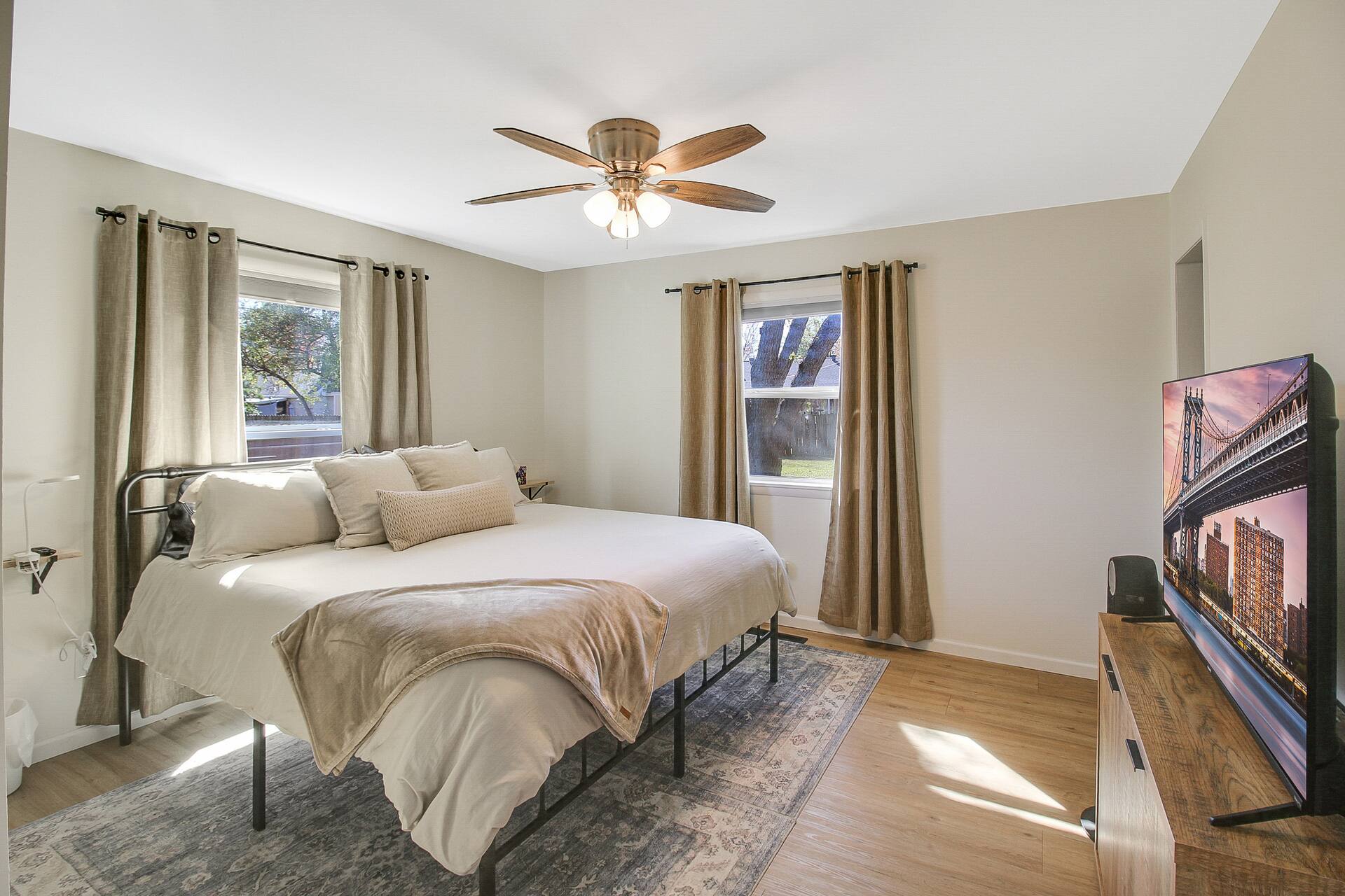 “The Midwest Charmer”: Sleeps 8