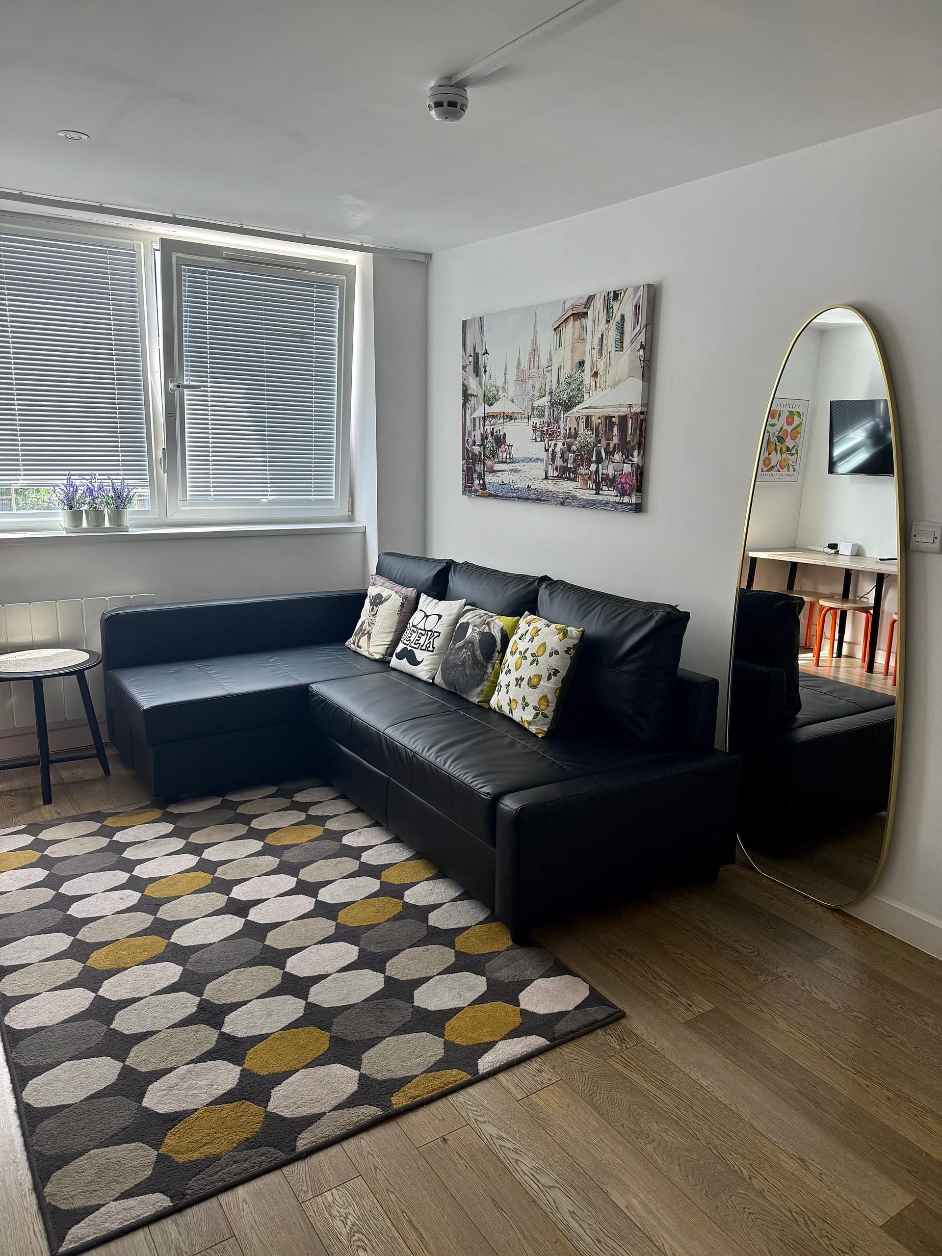 Convenient quiet flat with parking