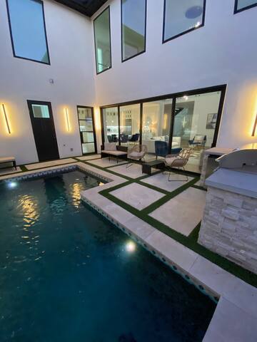 Ultra High-End Luxury Villa! Great Dallas Location gallery image 2