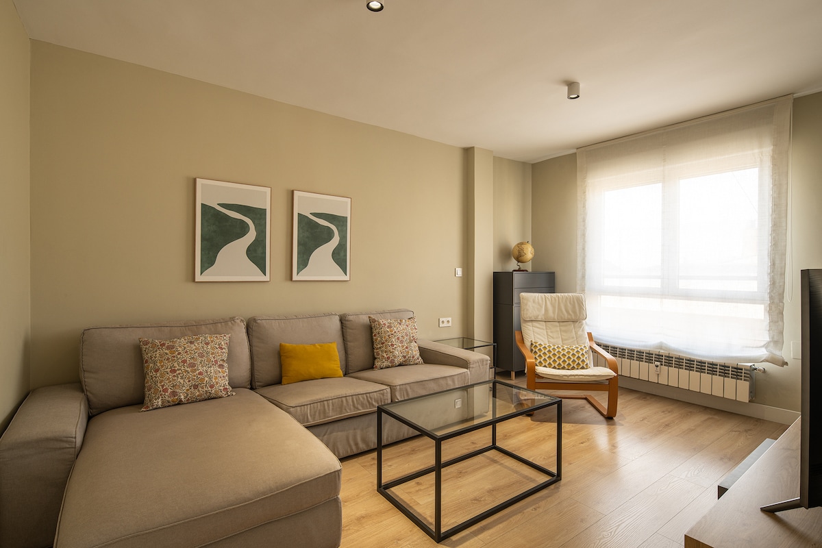 Popular Airbnb listing: New apartment, great location, parking included in Granada