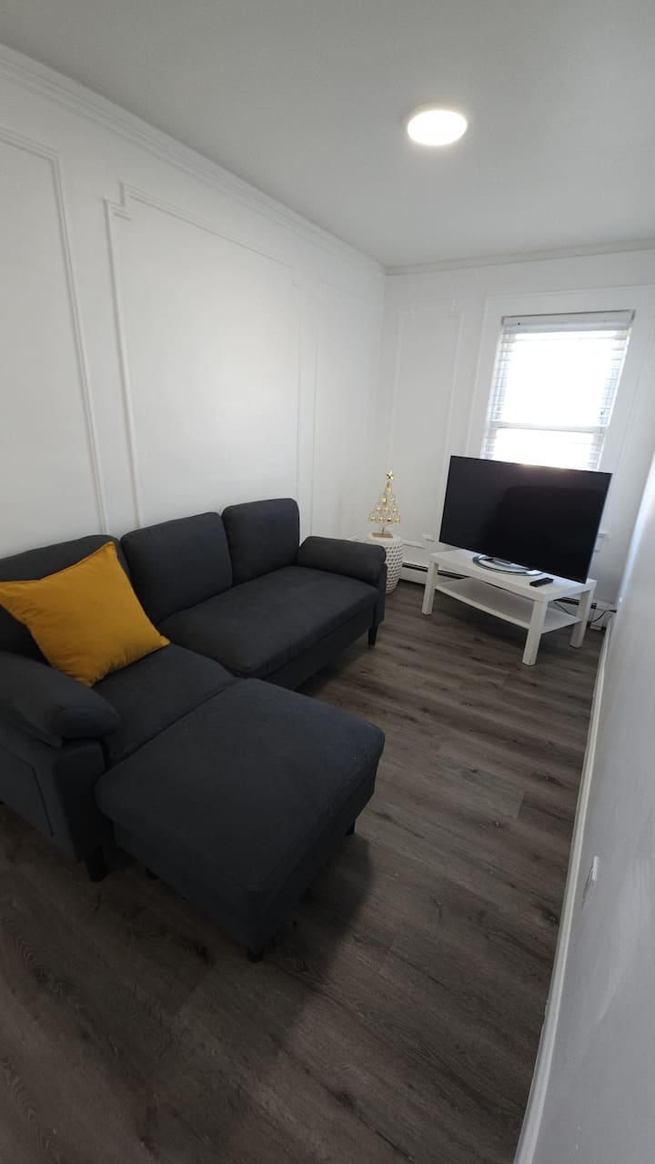 Cozy Apartment In Oceanside - UBS Arena