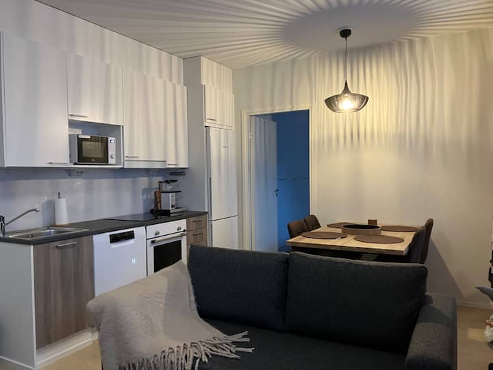 Разтегателен диван за двама