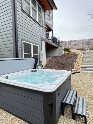 Family/Pet-Friendly, Hot Tub + Mins from Downtown! gallery image 2