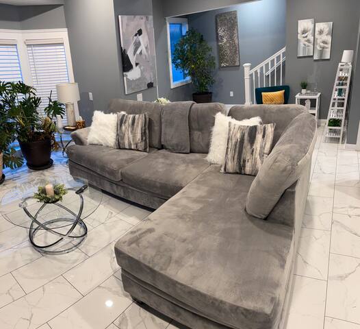 Miss Eileen’s House! Luxury 3BDR Home in Columbus! gallery image 3