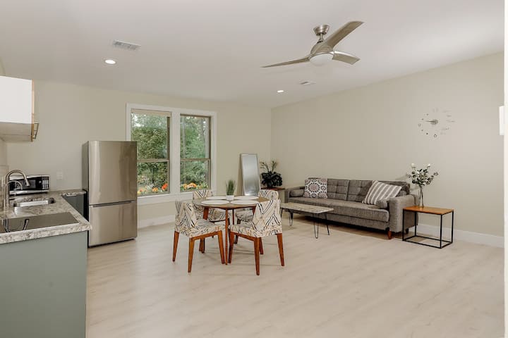 Woodlands Retreat Apartment - The Woodlands, TX