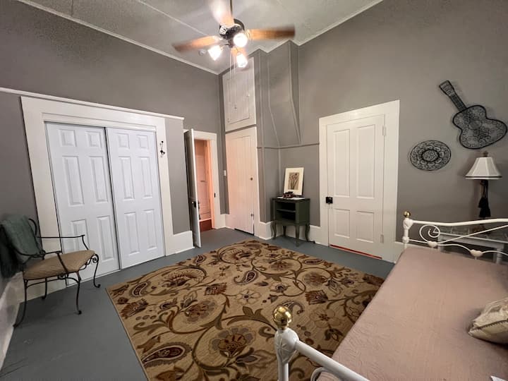 საძინებელი 1