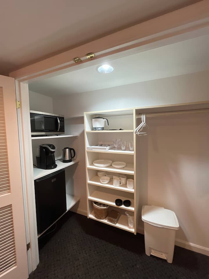 Charming, Private Montlake Studio - Seattle