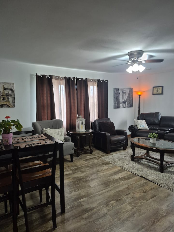 2 Br 1 Ba Apt 2nd Floor 55 Min To Downtown Chicago - Harrah's Joliet