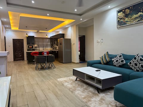 Elegant 2BR Apartment |Pool |Fast WiFi |24/7 Power