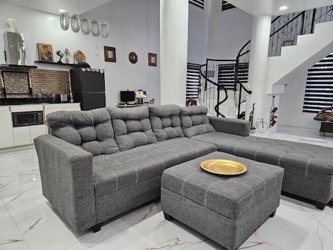 Mercedes Luxury Airbnb + karaoke