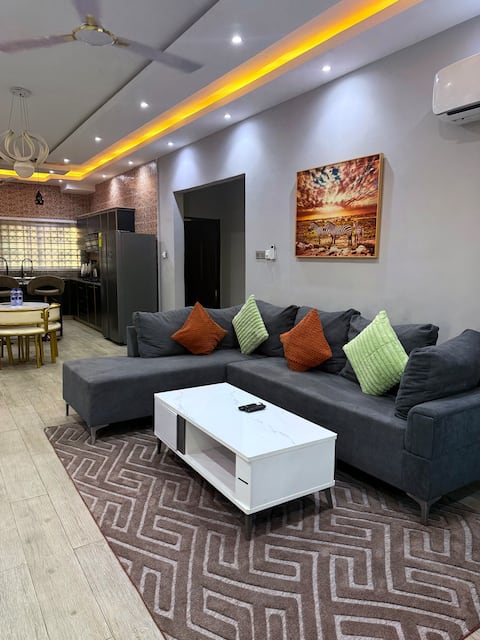 Chic & Modern Luxury Apartment | Unltd WiFi | A3