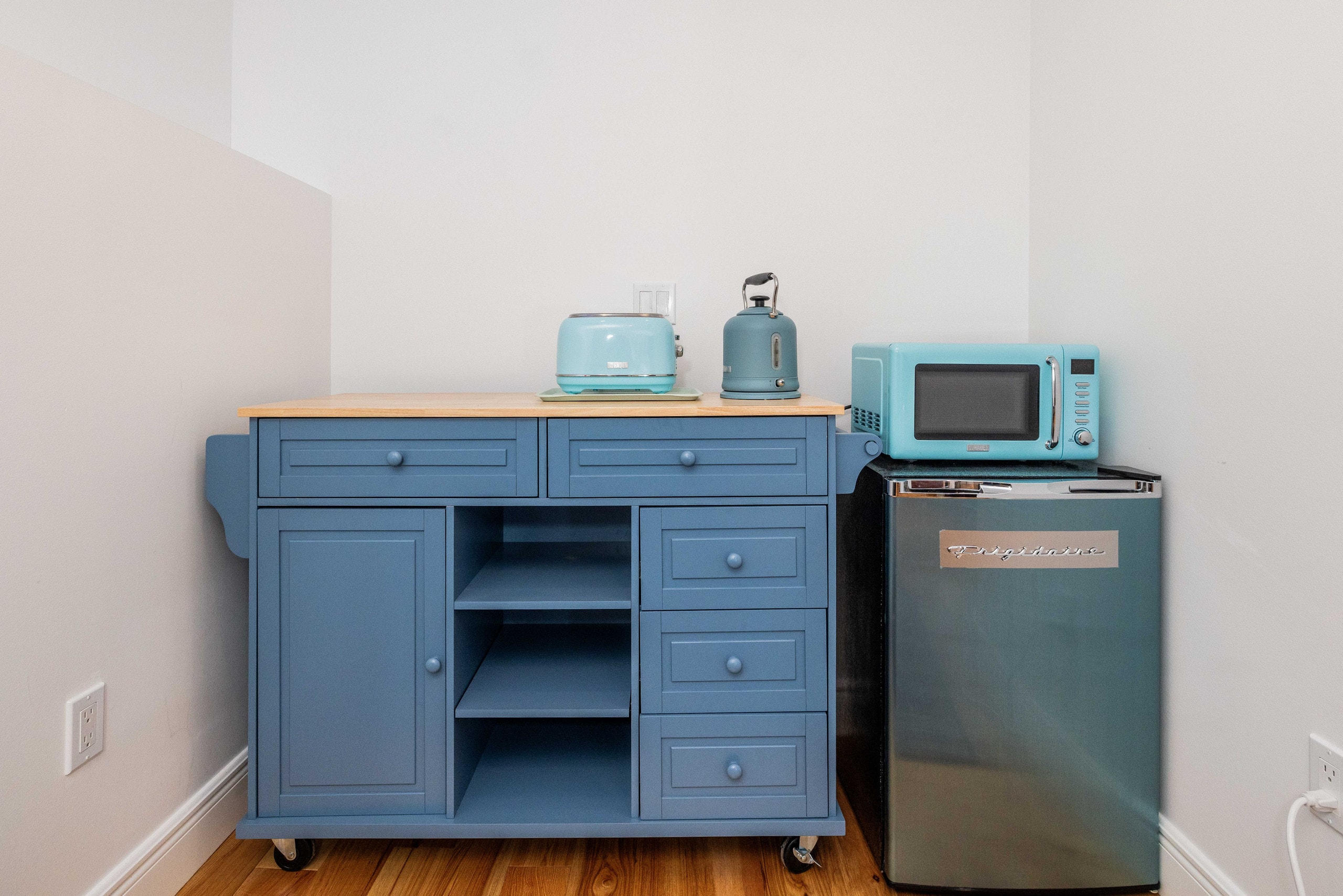 Home in San Francisco · ★4.7 · 1 bedroom · 1 bed · Private half-bath - Image 4