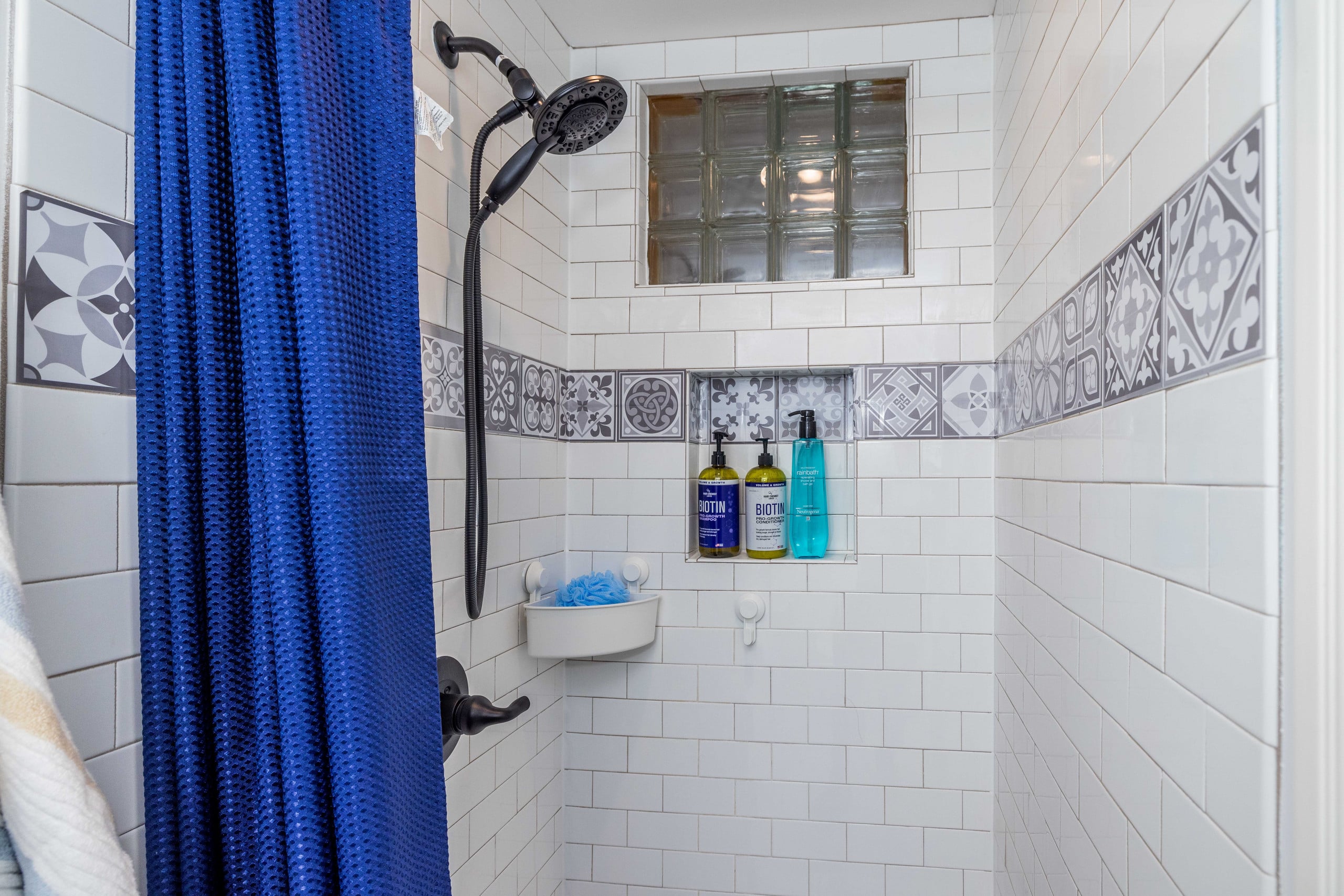 Home in San Francisco · ★4.7 · 1 bedroom · 1 bed · Private half-bath - Image 12