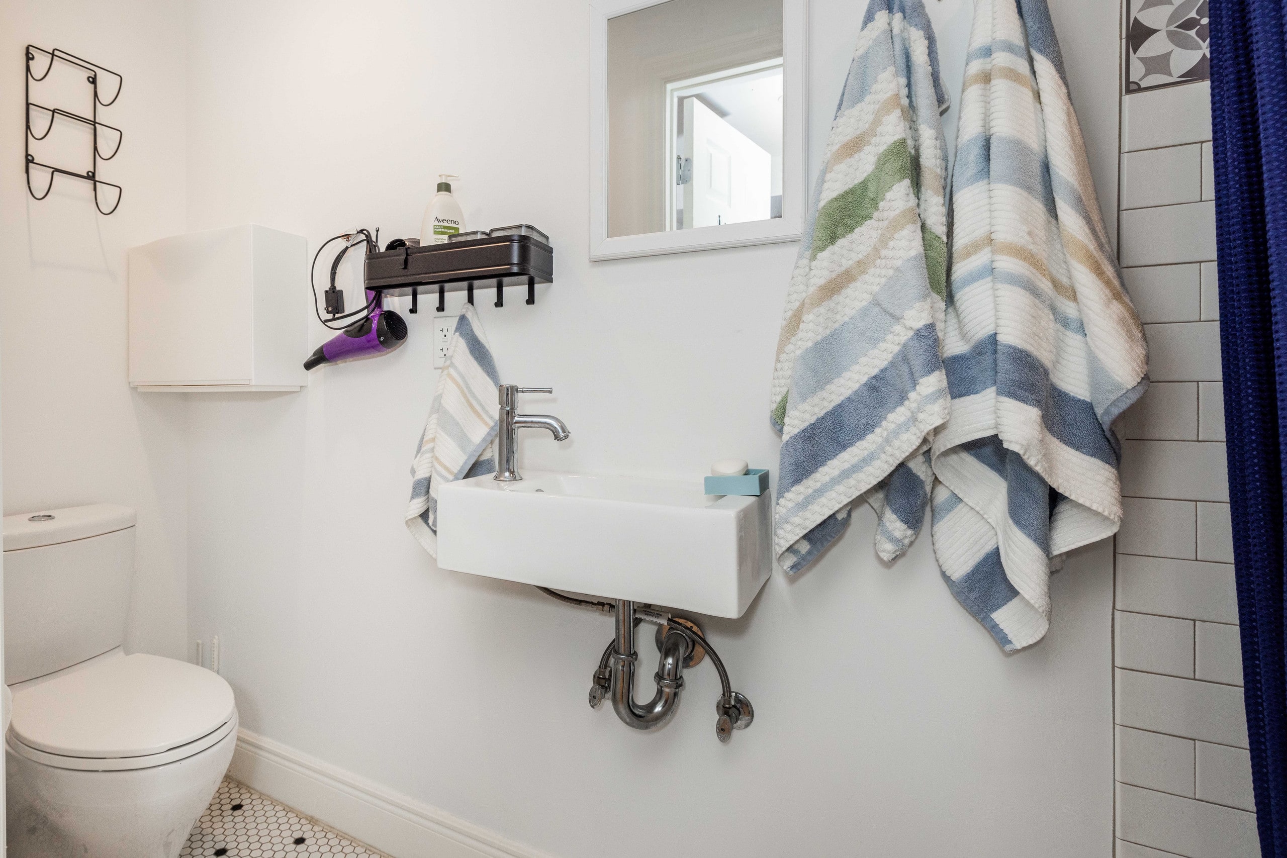 Home in San Francisco · ★4.7 · 1 bedroom · 1 bed · Private half-bath - Image 11
