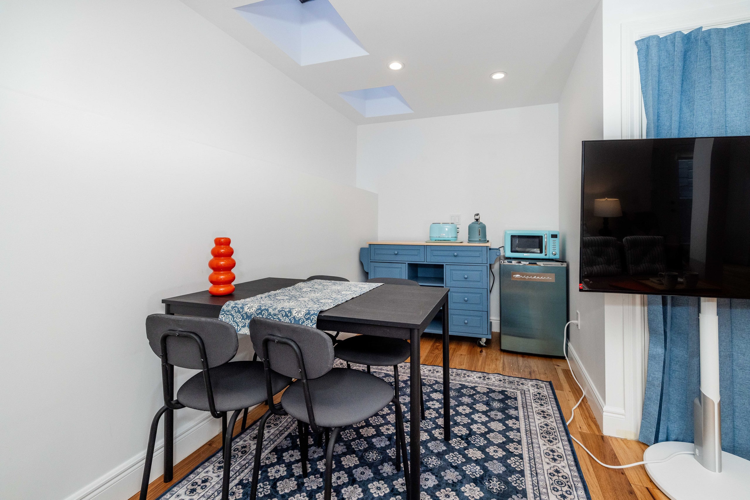 Home in San Francisco · ★4.7 · 1 bedroom · 1 bed · Private half-bath - Image 2