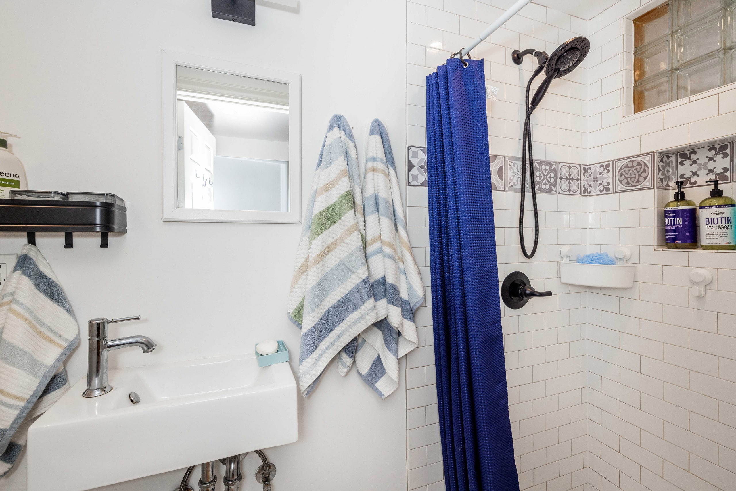 Home in San Francisco · ★4.7 · 1 bedroom · 1 bed · Private half-bath - Image 13