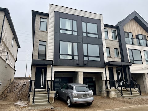 Modern 3BR Family Friendly Town Home, Near It All!