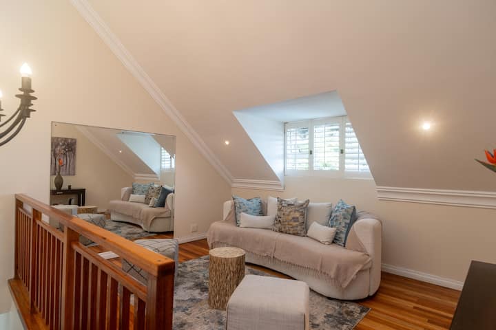 6br Home W/ Pool, Bbq & Hot Tub - Umhlanga