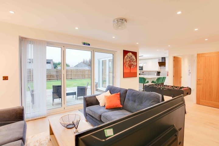 Stansted Retreat With Hot Tub – Long Stays - London Stansted Airport (STN)