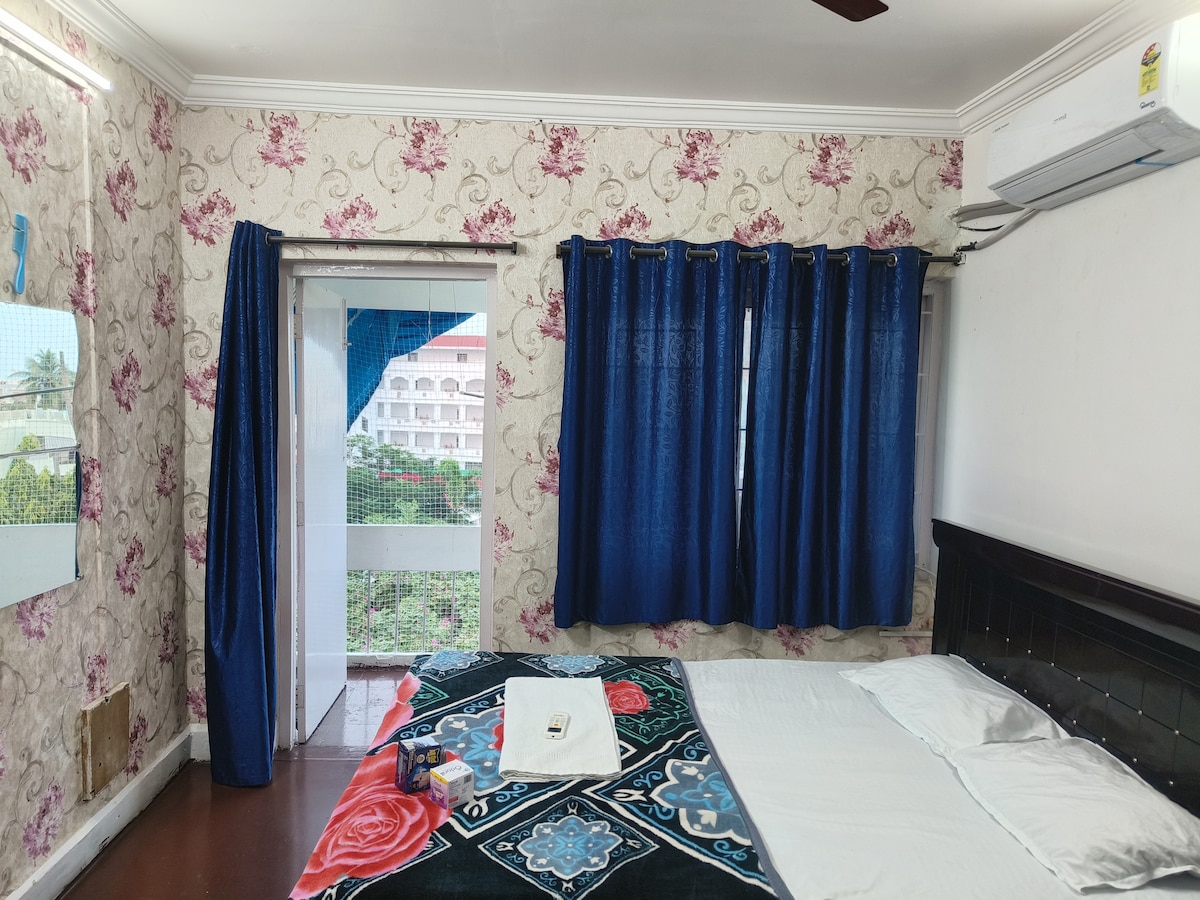 Klima-uređaj, spavaća soba, kupaonica, balkon, lijep pogled 