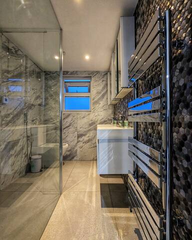 5 Double Bedroom sleep 12 people