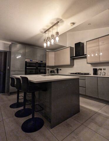 5 Double Bedroom sleep 12 people gallery image 4