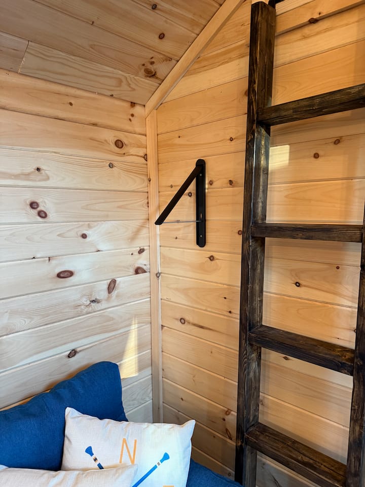 Caroline’s Tiny Cabin - Grafton, WV