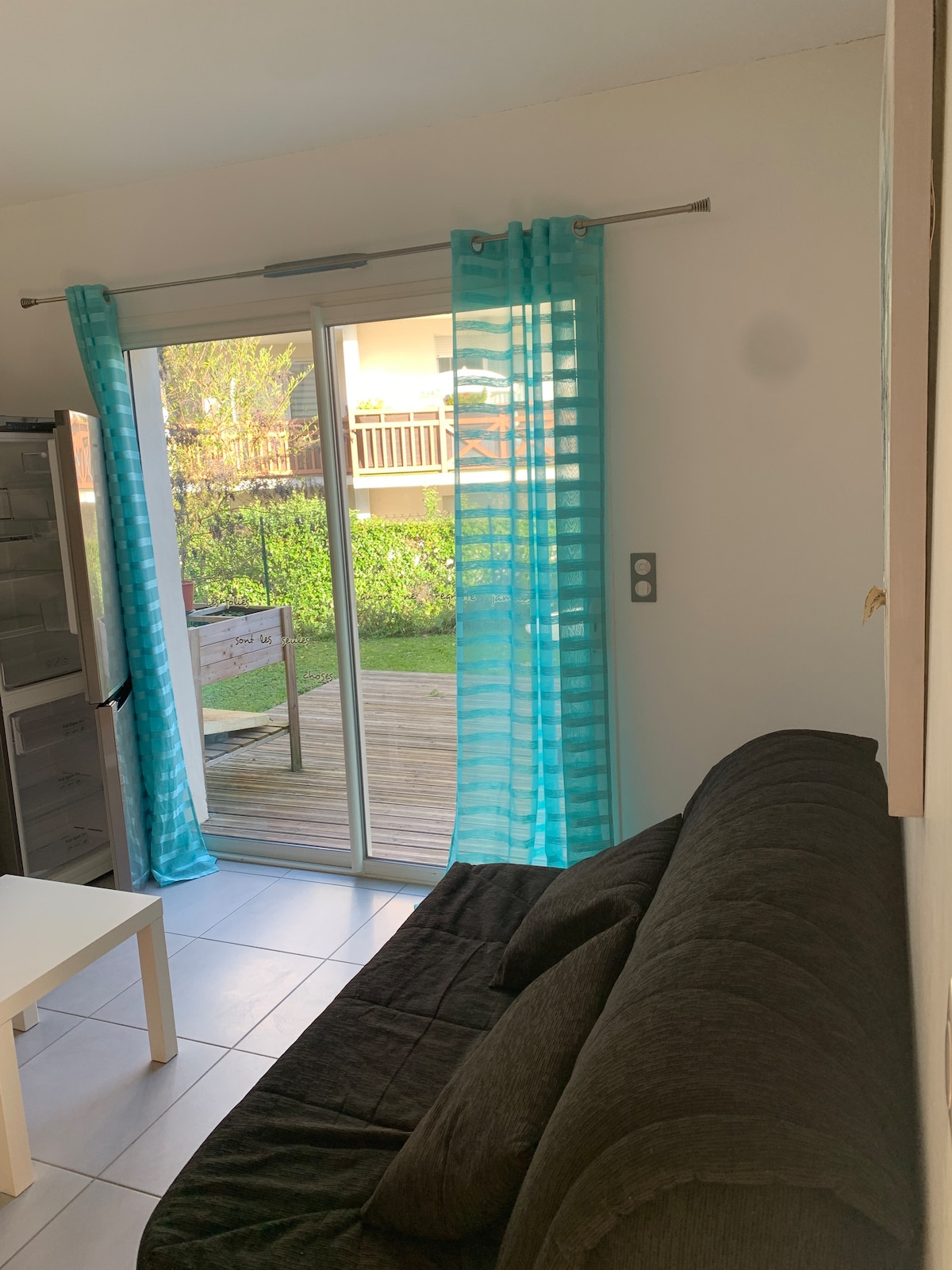 Popular Airbnb listing: BLEU LAGON 2-bedroom with terrace, labeled PMR in Salies De Béarn